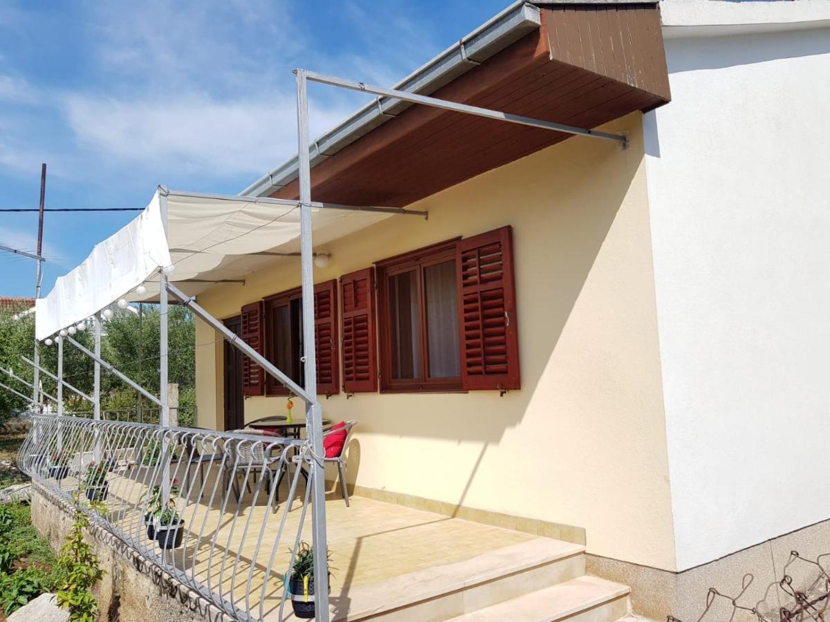 Apartments With A Parking Space Kastel Stafilic, Kastela - 16086 Exteriör bild